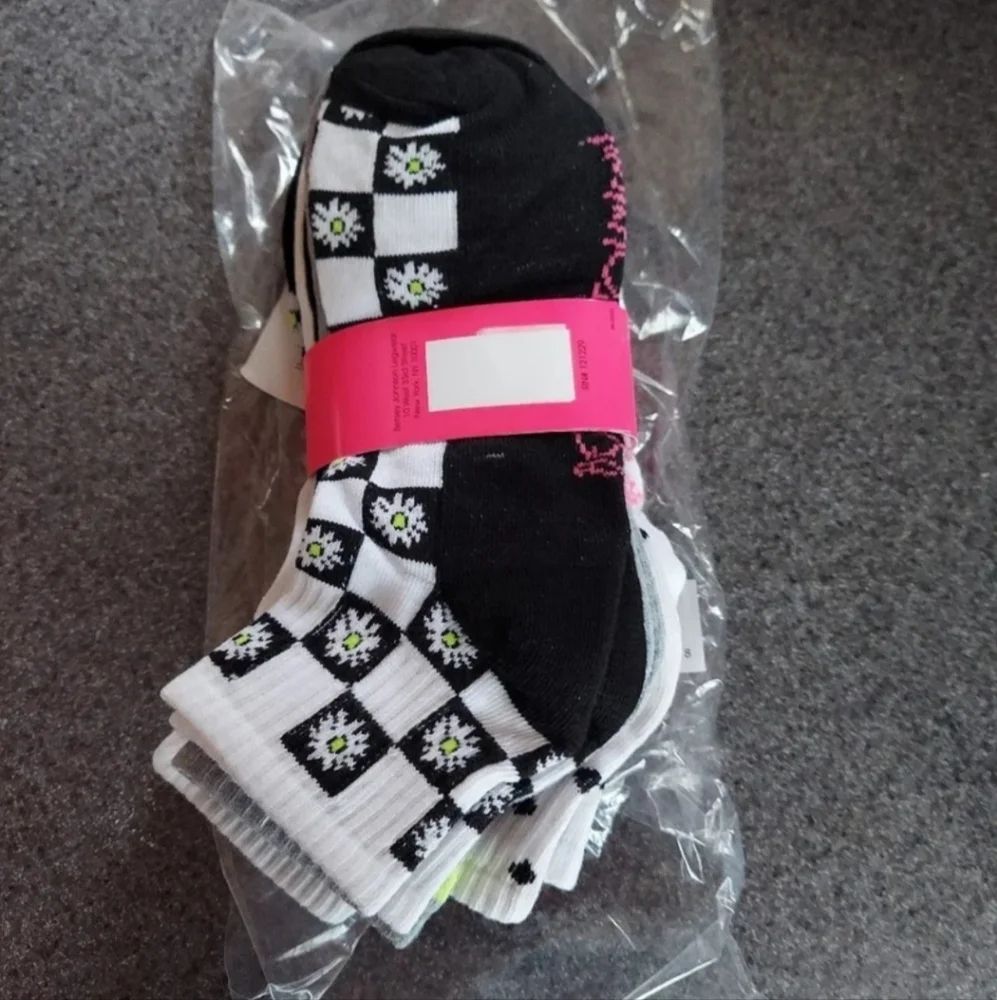Betsey Johnson Women's Quarter Crew Socks, 6-Pack OS BNWT SO 1 Set Left